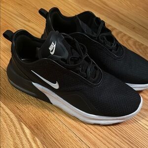 Nike women’s black casual sneakers